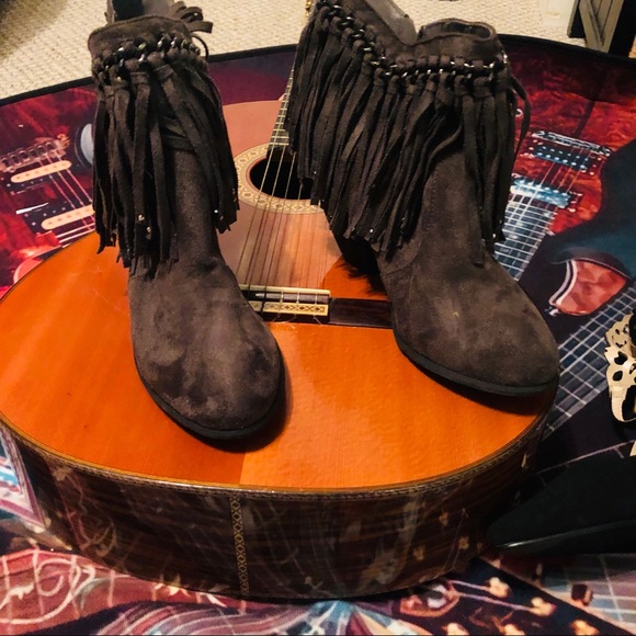 SALE!!! Frisky Fringed Not Rated Suede Gray Booties! - Picture 6 of 13
